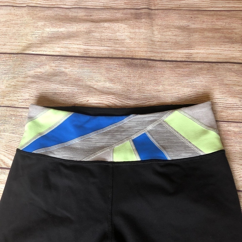 Lululemon Wunder Under Crop - Picture 2 of 7